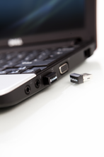 Load image into Gallery viewer, Verbatim USB 2.0 Drive 32GB, Store &#39;n&#39; stay nano
