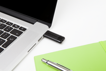 Load image into Gallery viewer, Verbatim Flash Drive 32GB, USB 3.0, Pinstripe, Black
