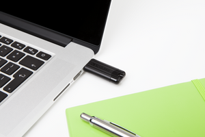 Verbatim Flash Drive 32GB, USB 3.0, Pinstripe, Black